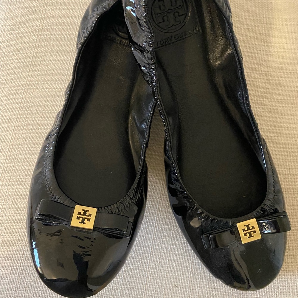Tory Burch Signature Bow Black Patent Leather Logo Flats